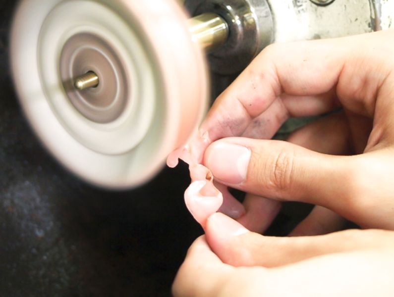 技工所と連携して入れ歯を作成