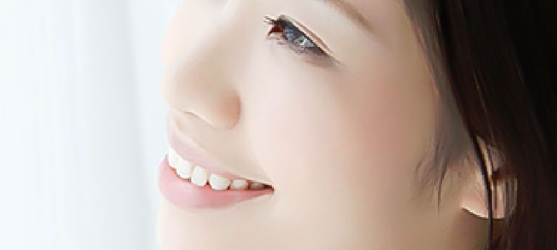 白い歯で笑顔をホワイトニング
